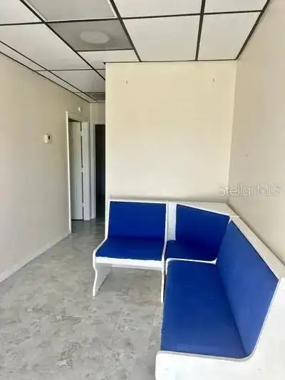End Unit Office Space for Lease in New Port Richey - 850 Sq Ft, Multiple Offices
