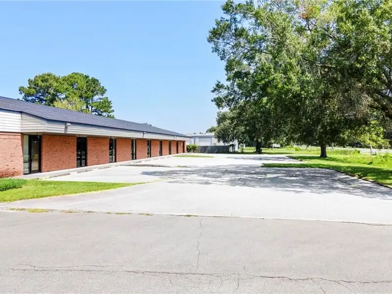Versatile Commercial Building in Prime Location