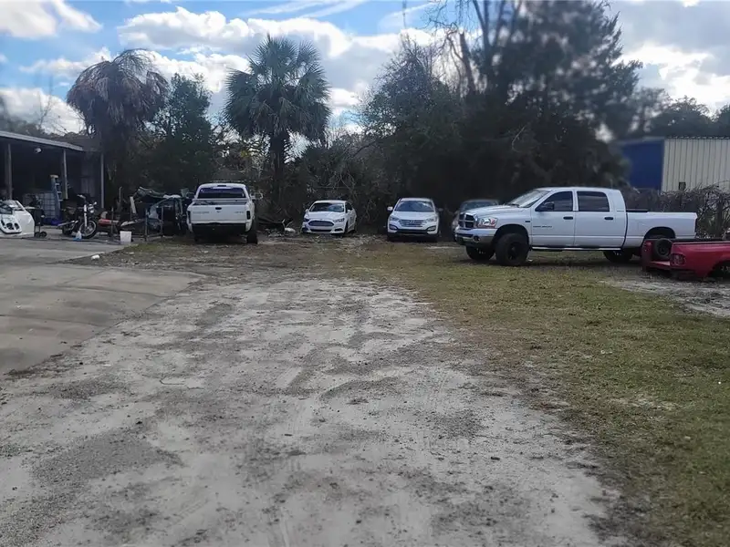 Auto Body Shop with Offices and Garage on Us Hwy 41 in Newberry