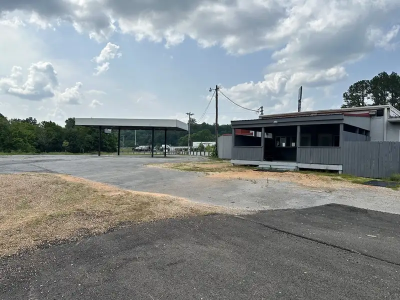 Commercial Restaurant with Rv Hookups and Additional Lot Near I-40 Exit 152