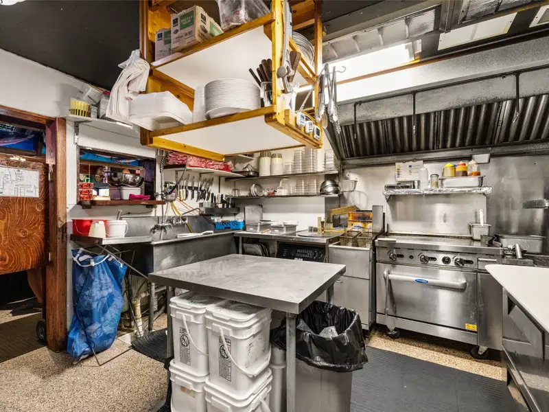 Historic Del's Bar & Grill: Profitable Lakeside Business in Somers, Mt with Liquor License