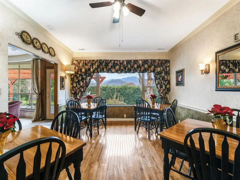 Ranch-style Estate Near Waynesville Inn, 5br/6.5ba, Ideal for Boutique Hospitality or Residence