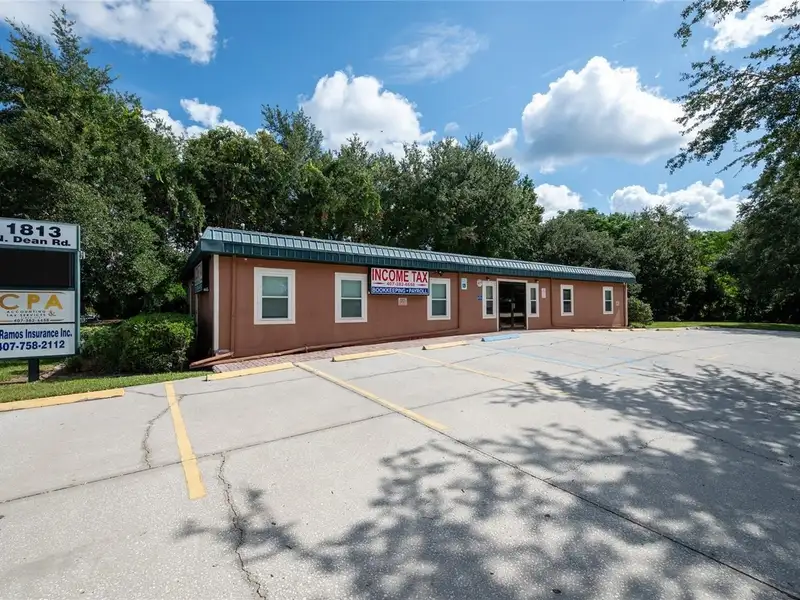 Professional Office Space for Lease in High-traffic Orlando Corridor with Ample Parking