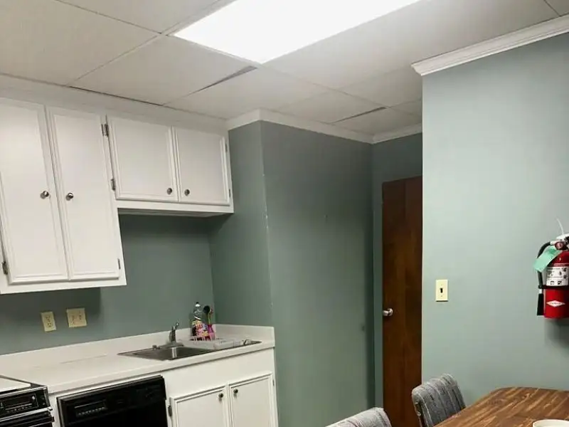 Office Building for Sale or Lease Near Port - 4100 Sq Ft with Conference Room and Parking