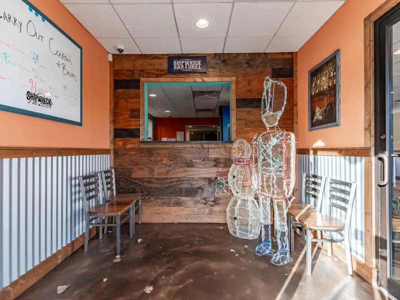 Renovated Commercial Building with Land for Sale in Central Location, Ideal for Restaurant