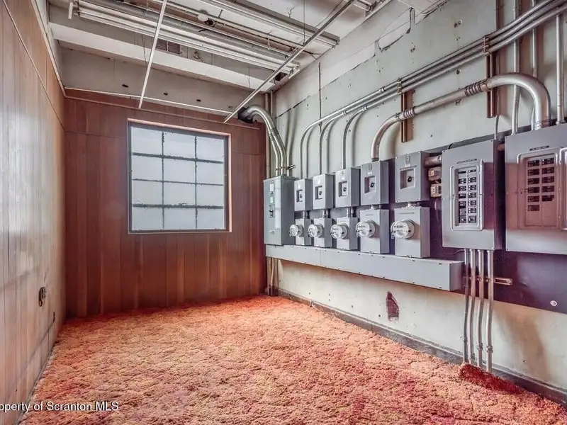 Four-story Commercial Property with Elevator Access and Basement in Prime Location