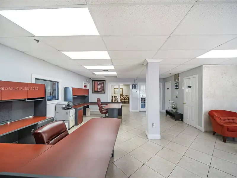 Commercial Property in Doral - Prime Location Near Miami International Airport and Amenities