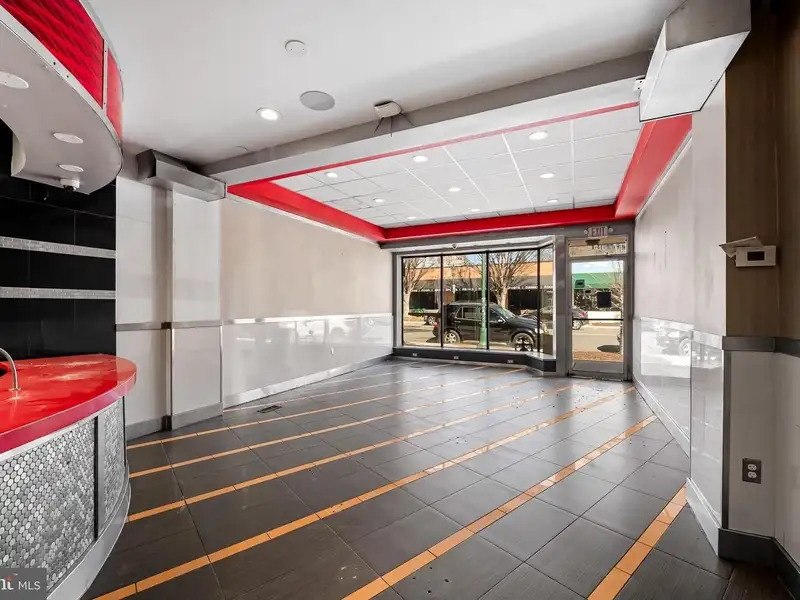 Two Storefronts in Towson: Restaurant and Vacant Space for Lease
