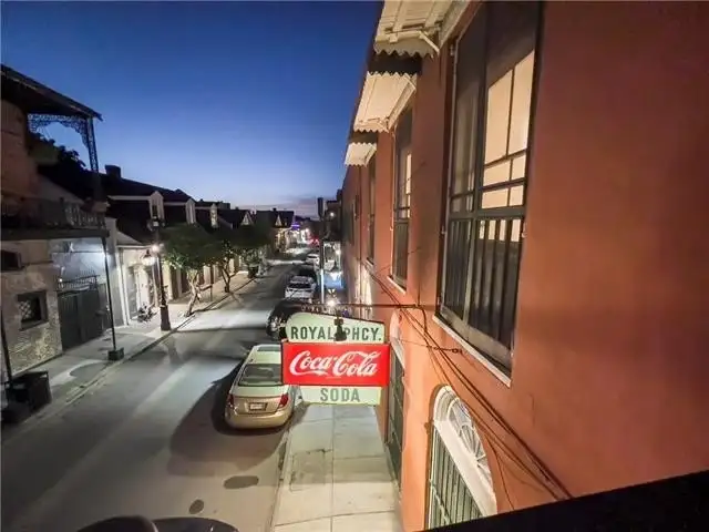 Versatile Mixed-use Property in Prime French Quarter Location