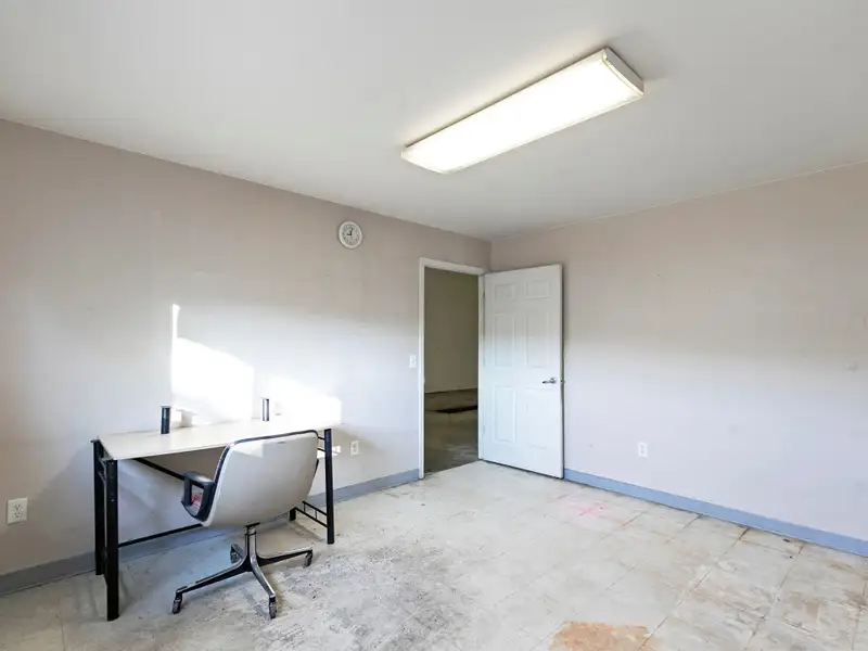 Large 30'x40' Shop with Office and Storage Near N Reserve and Interstate 90