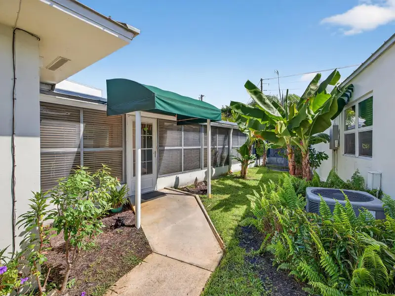 Established Adult Living Facility in Victoria Park, Ft Lauderdale with 16 Beds and Garden Setting