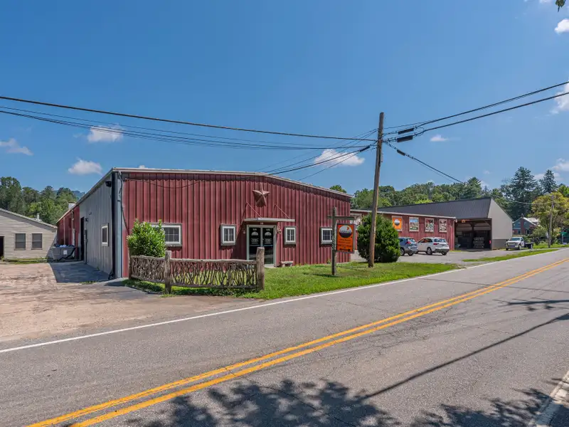 Mixed-use Industrial Property with Office, Storage, and Apartments in Bethel, Nc