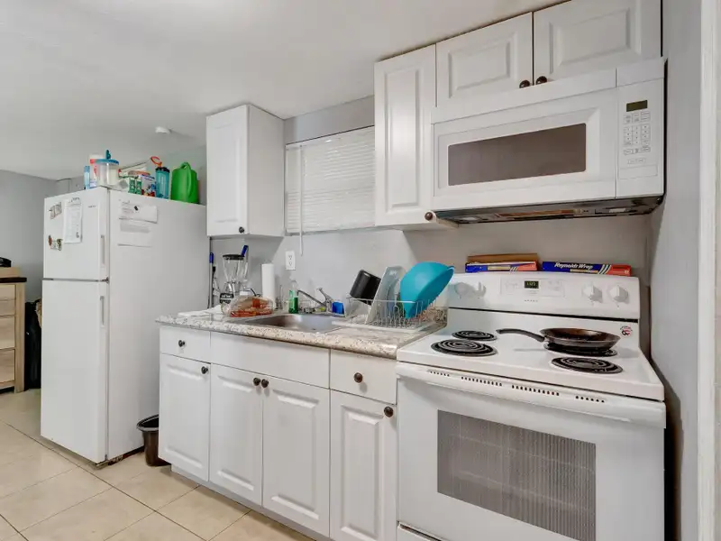 Well-maintained 6-unit Multifamily Property in South Florida with Value-add Potential