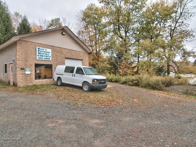 Commercial Garage with Office Near Moscow Train Station, 1200 Sf, Ample Parking