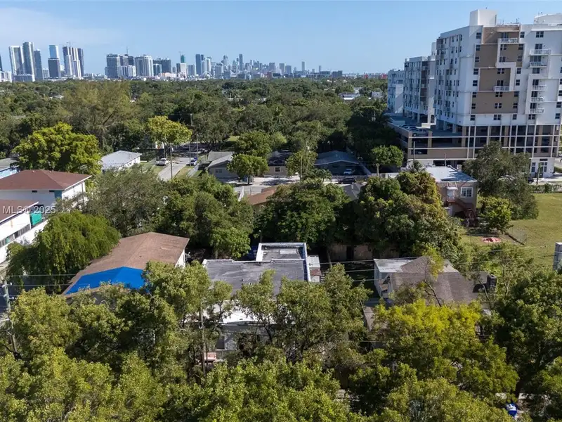 5-unit Multifamily Property in Miami's Opportunity Zone with Development Potential and Upgrades