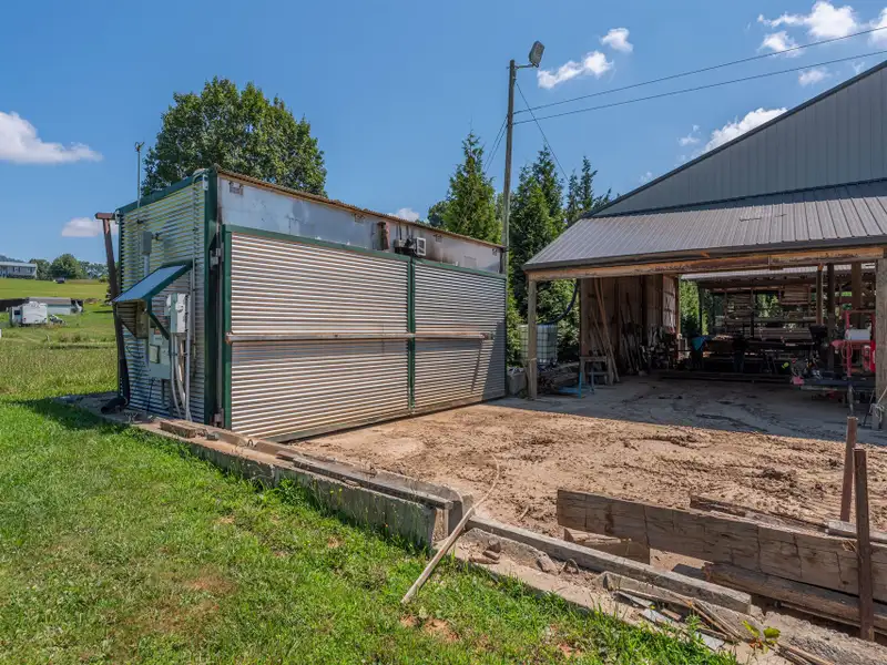 Mixed-use Industrial Property with Office, Storage, and Apartments in Bethel, Nc