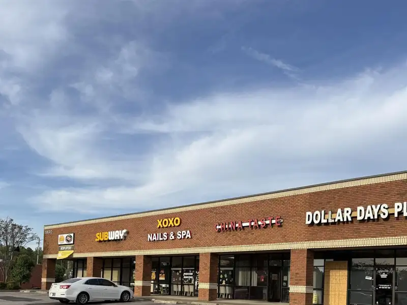 Retail Bay for Restaurant in High-traffic Area - 1400 Sf Available