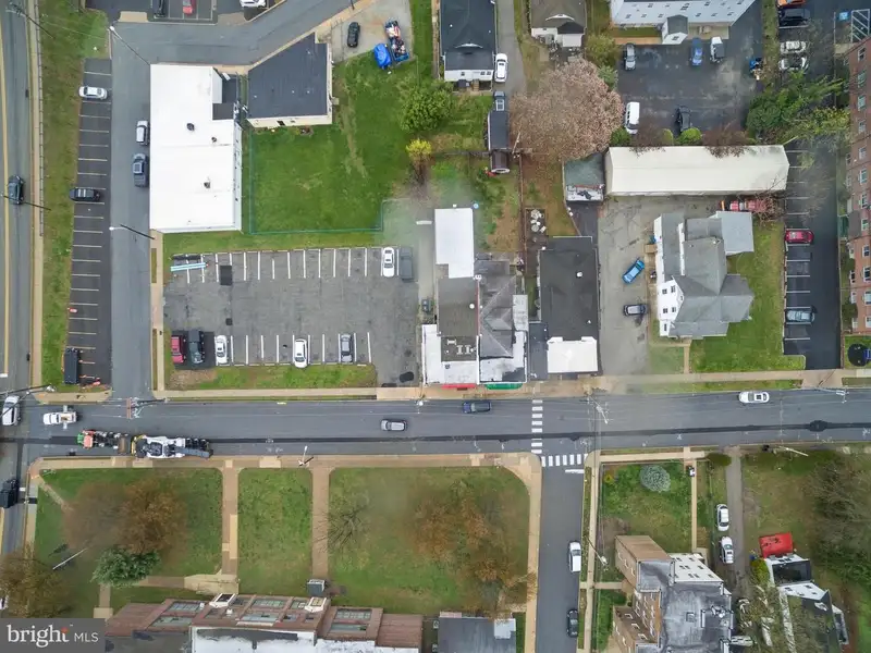 Mixed-use Property with Bar, Residential Space, and Garage in Folcroft Borough