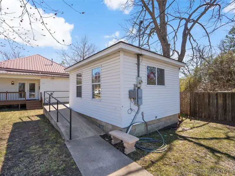 Commercial Office Space with Storage and Tenant in Growing Sapulpa, Oklahoma