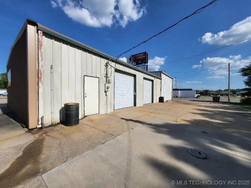 High-visibility Commercial Building on Hwy 69 Frontage in Muskogee