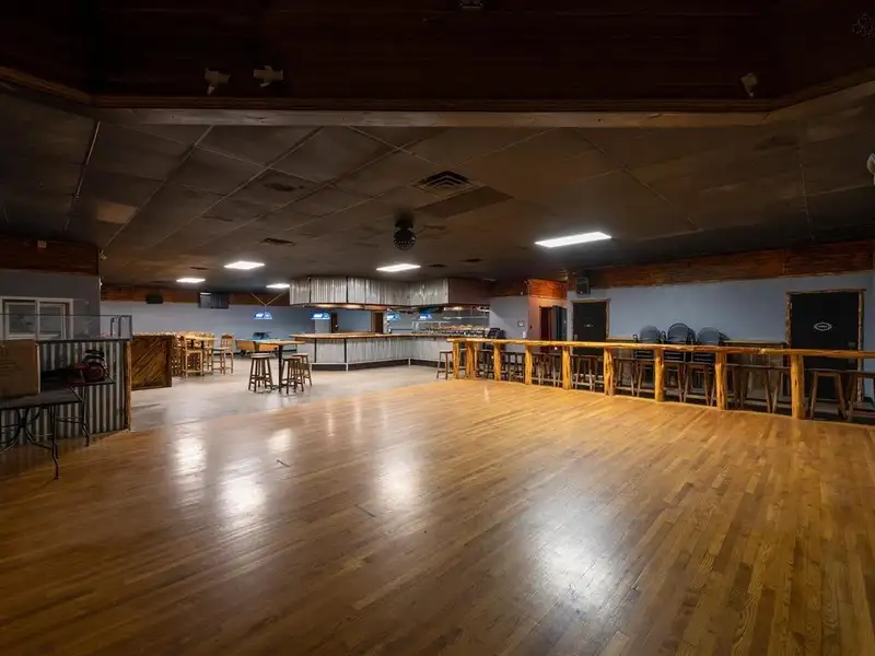 Prime Restaurant/bar on 1.24 Acres with Ample Parking and Outdoor Dining