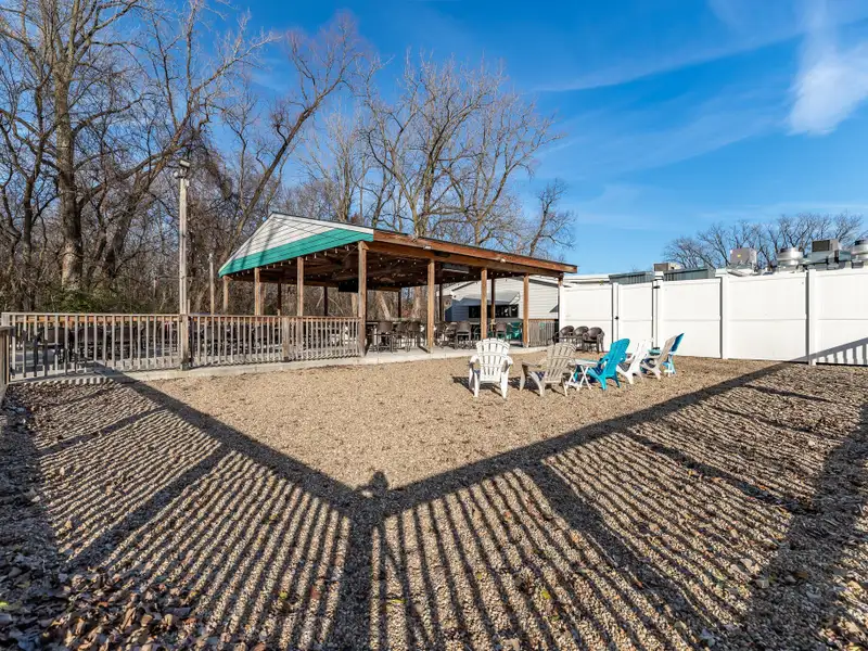 Renovated Commercial Building with Land for Sale in Central Location, Ideal for Restaurant