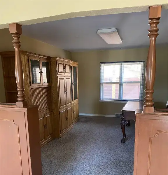 Commercial Cottage Space in Lindale Mall - Ideal for Small Business with Utilities Included