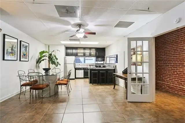 Historic 3-bedroom Residence with Rooftop Terrace in Cbd, Plus 1-bedroom Unit for Rental