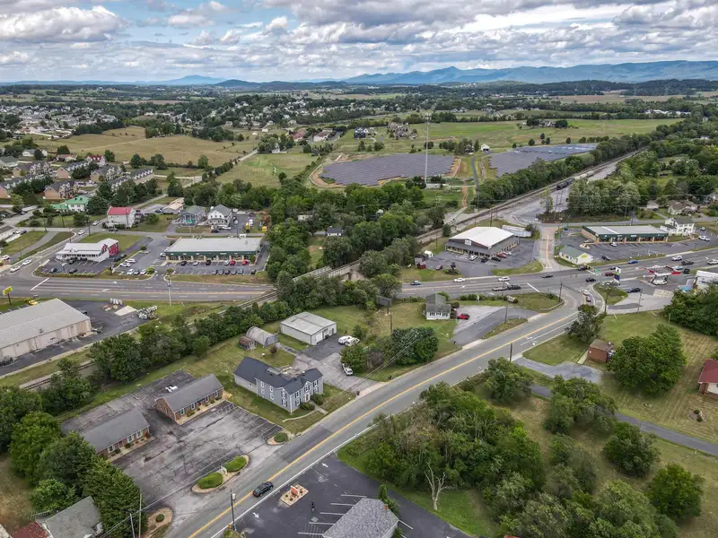 Versatile 6,724 Sqft Residential-commercial Property in Prime Location with Multiple Income Potential