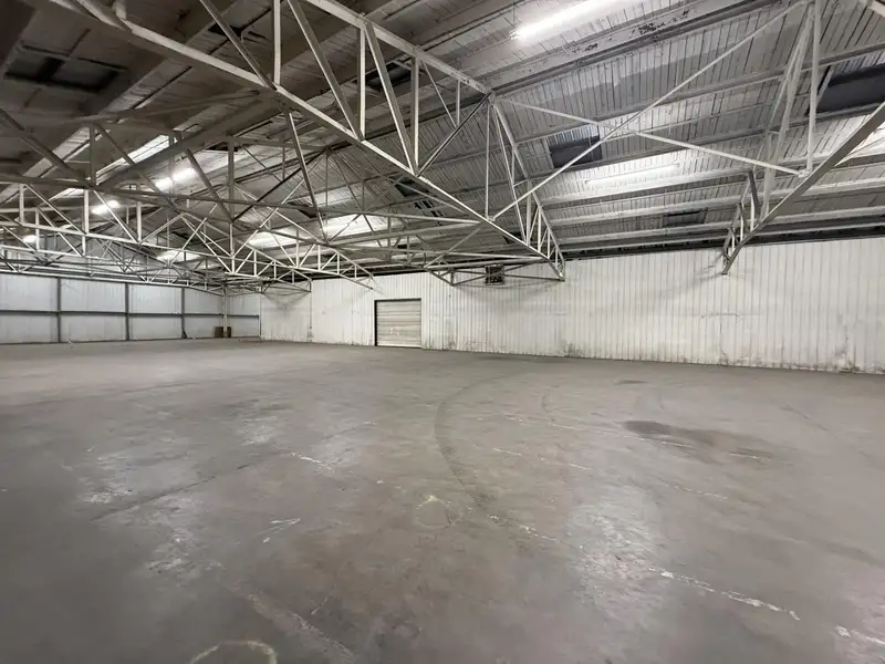 Versatile 150,000 Sq. Ft. Warehouse with Dock Access and Greenhouses in London, Ky
