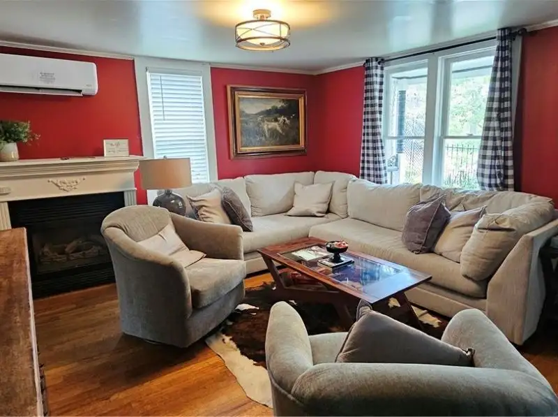 Charming Airbnb Cottage on Historic Loop with Upgrades and Large Entertaining Deck