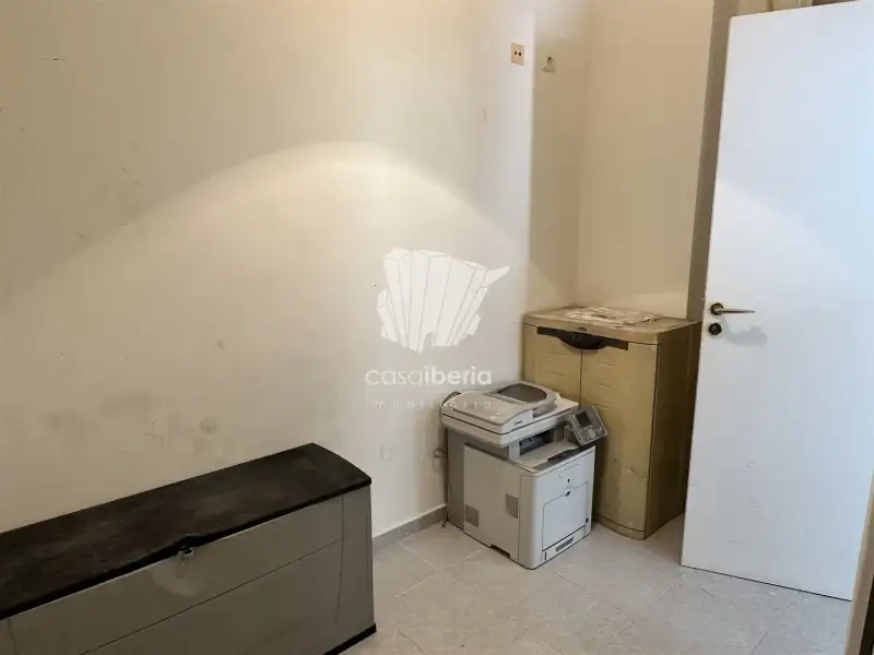Commercial Space for Sale in Central Setubal - 48 M2 with Natural Light