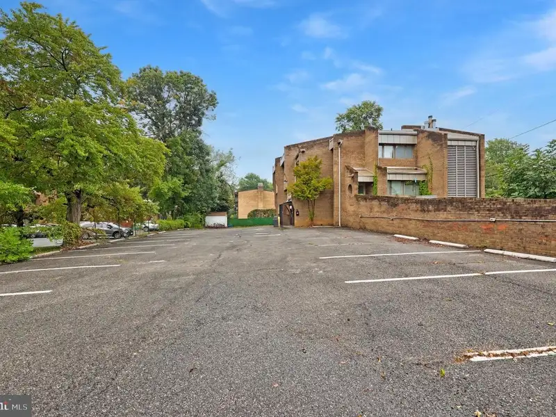 Commercial Building for Sale in Annandale - 8,202 Sq. Ft., Zoned C-3, Corner Lot
