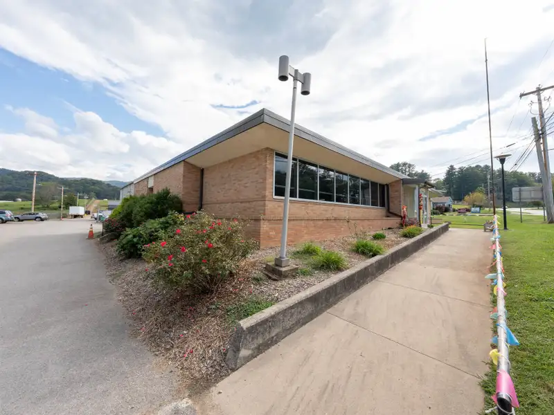 Office and Warehouse Facility in Waynesville Business Park with 9,000+ Sq. Ft.