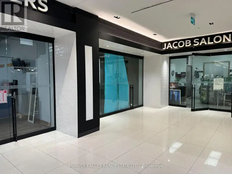 Prime Retail Space in Town Mall Near Yonge Street with High Foot Traffic