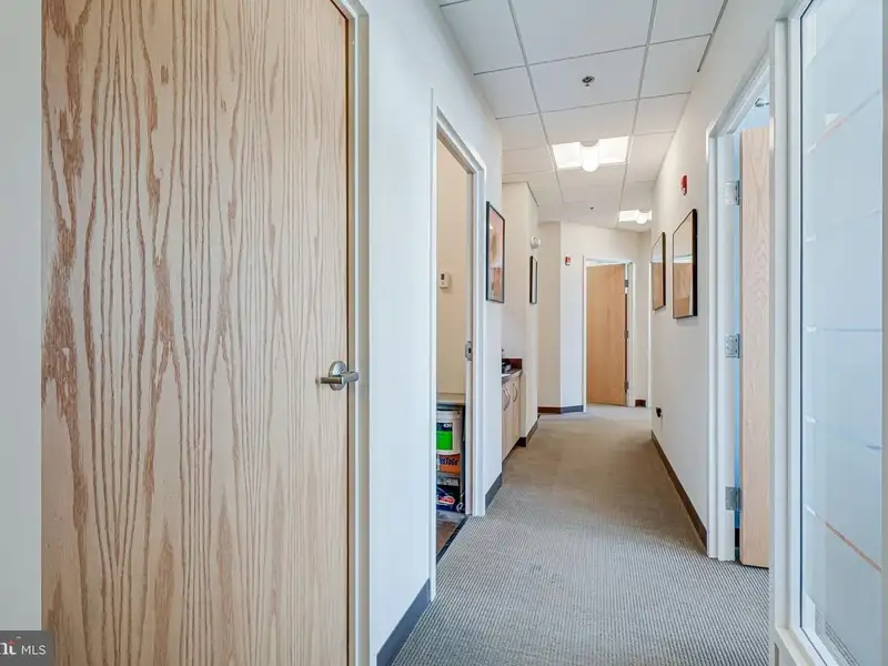 Flexible Office Suite in Prime Falls Church Location - 1,200 Sq Ft, Great Accessibility