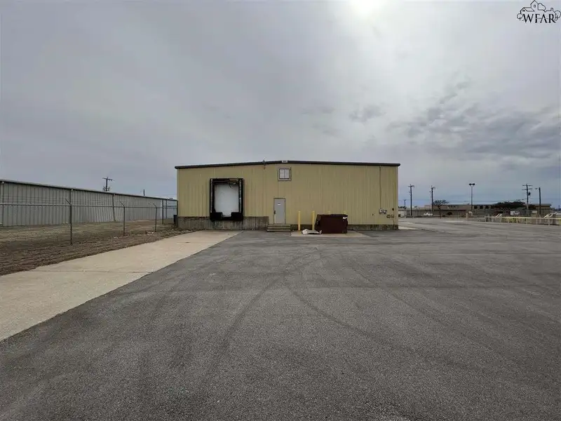 Warehouse Space with Offices and Loading Docks on 1.5 Acres, Convenient Location