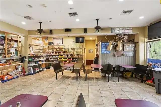High-visibility Commercial Property on Jefferson Hwy, Harahan - Flexible Layout, Ample Parking