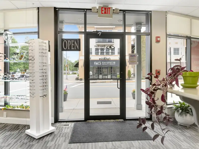 Versatile Retail Space for Lease in Downtown with High Visibility and Multiple Rooms