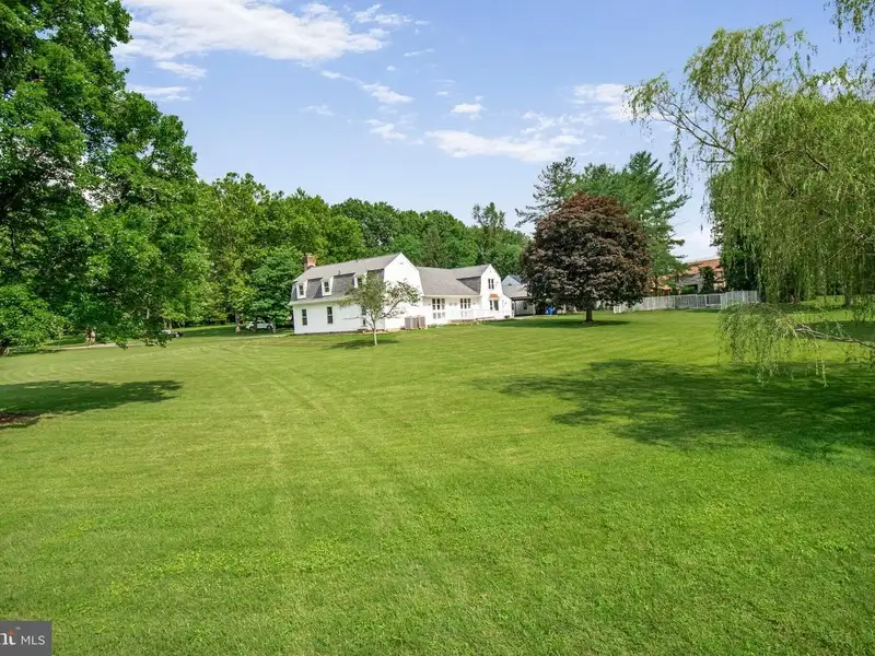 Versatile 6,274 Sf Church/community Space in Derwood - Re-1 Zoning