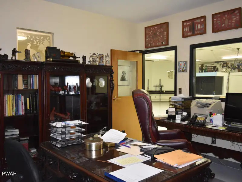 3000 Sq Ft Commercial Building for Lease Near Town with Flexible Space Options