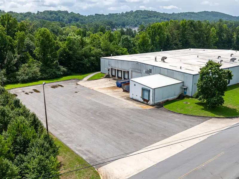 Industrial Warehouse with Food Quality Standards and Office Space in Prime Location