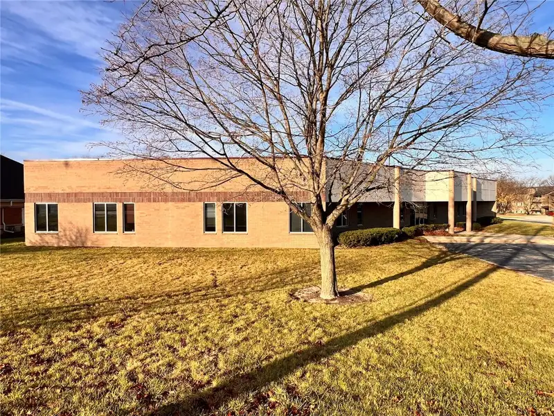 15,740 Sf Office Property with Updated Façade and Roof Near Council St. and Blairs Ferry