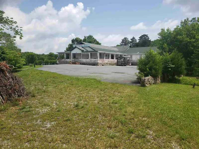 Versatile Retail Gift Shop and Cottages on 7.95 Acres with Mountain Views