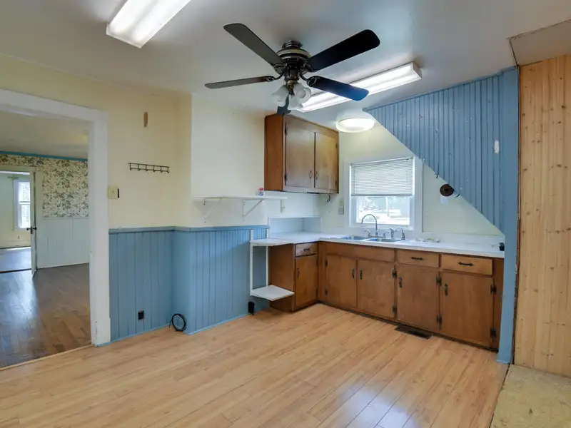 Versatile 6,724 Sqft Residential-commercial Property in Prime Location with Multiple Income Potential