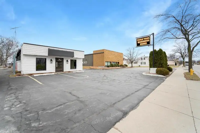 Prime Office Space with Pylon Sign on Main Street, Fond Du Lac