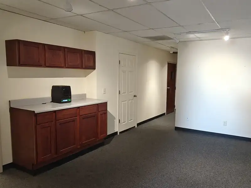 Retail/office Unit in Coronado Plaza Shopping Center with Conference Room and High Visibility