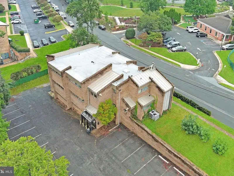 Commercial Building for Sale in Annandale - 8,202 Sq. Ft., Zoned C-3, Corner Lot