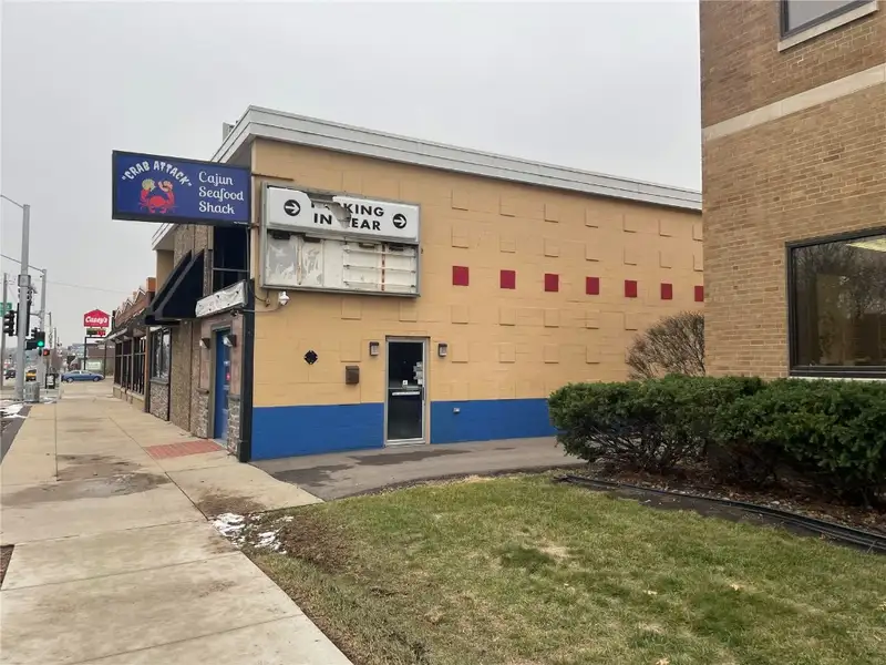 Commercial Lease Opportunity with Flexible Terms in Prime Location