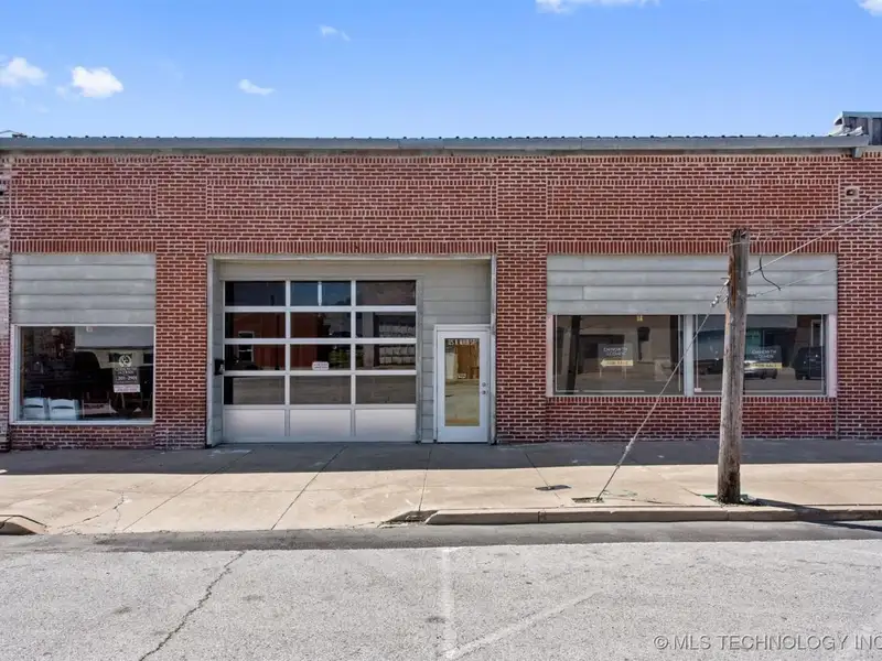 Spacious 10,888 Sq Ft Commercial Property in Historic Downtown Wagoner